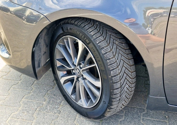 Toyota Avensis cena 56900 przebieg: 205500, rok produkcji 2017 z Skwierzyna małe 326